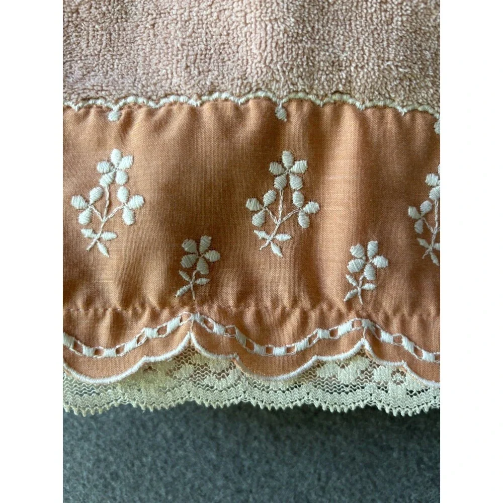 VTG Decorative Cottagecore Bath Towels Mismatch Pair Peach Cream Ruffle Fluffy